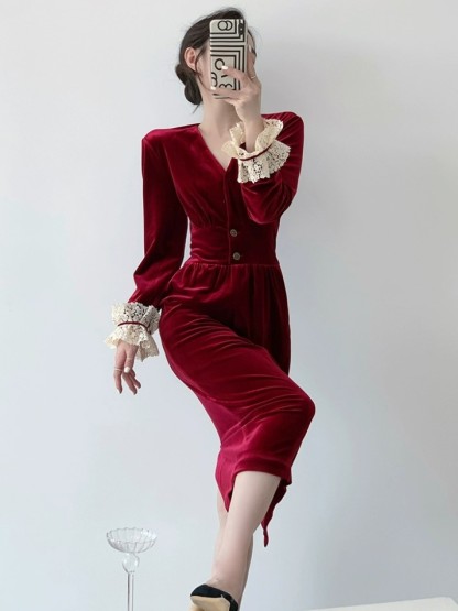 Tehila Lacey Sleeve Velvet Dress -The Black Bow-
