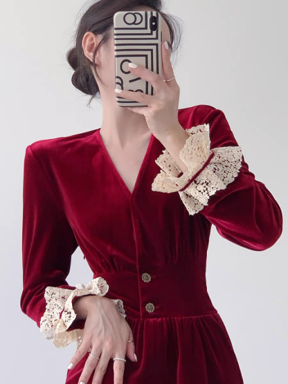 Tehila Lacey Sleeve Velvet Dress -The Black Bow-