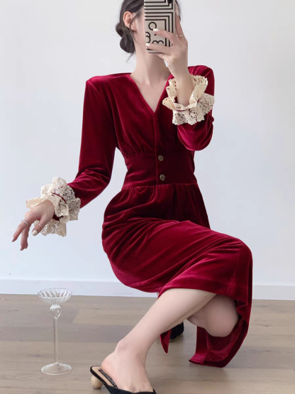 Tehila Lacey Sleeve Velvet Dress -The Black Bow-
