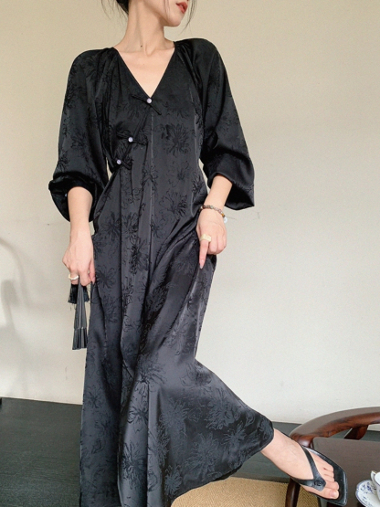 Cang Hui Pankou Embroidered Dress-The Black Bow-