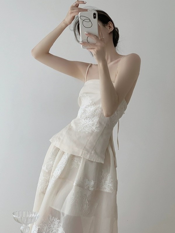 Cang Shuang Graceful Embroidered Cami & Skirt Set (Discounted-Top, L; Skirt, S size)-The Black Bow-