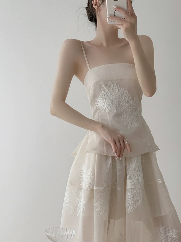 Cang Shuang Graceful Embroidered Cami & Skirt Set (Discounted-Top, L; Skirt, S size)-The Black Bow-