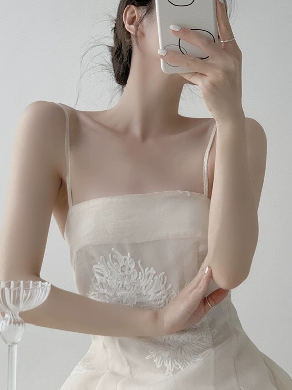 Cang Shuang Graceful Embroidered Cami & Skirt Set (Discounted-Top, L; Skirt, S size)-The Black Bow-