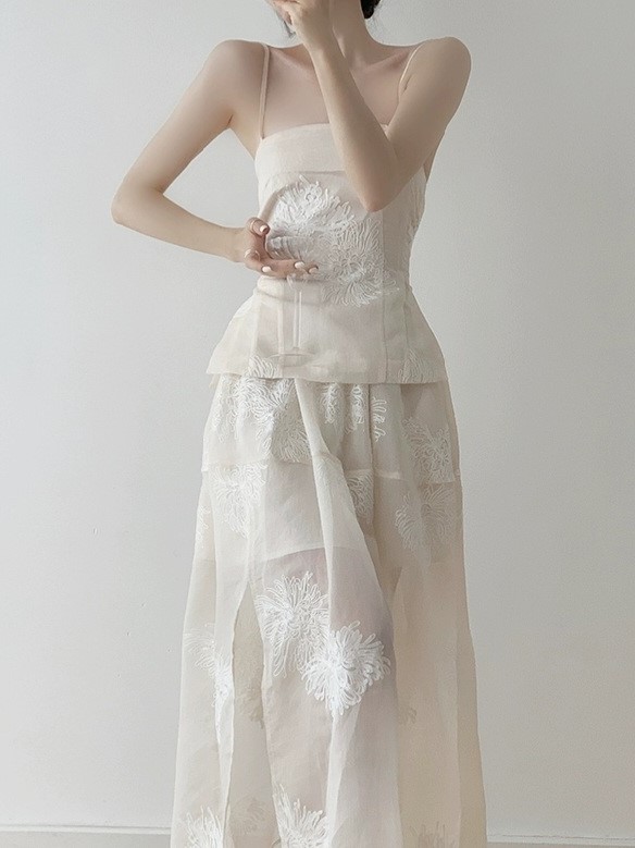 Cang Shuang Graceful Embroidered Cami & Skirt Set (Discounted-Top, L; Skirt, S size)-The Black Bow-
