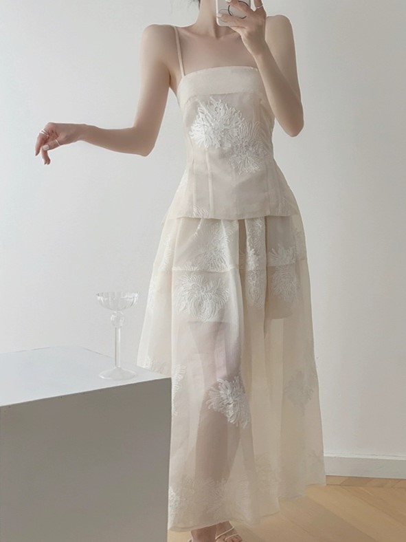 Cang Shuang Graceful Embroidered Cami & Skirt Set (Discounted-Top, L; Skirt, S size)-The Black Bow-