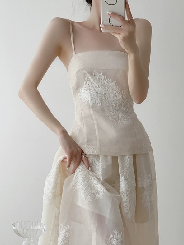 Cang Shuang Graceful Embroidered Cami & Skirt Set (Discounted-Top, L; Skirt, S size)-The Black Bow-