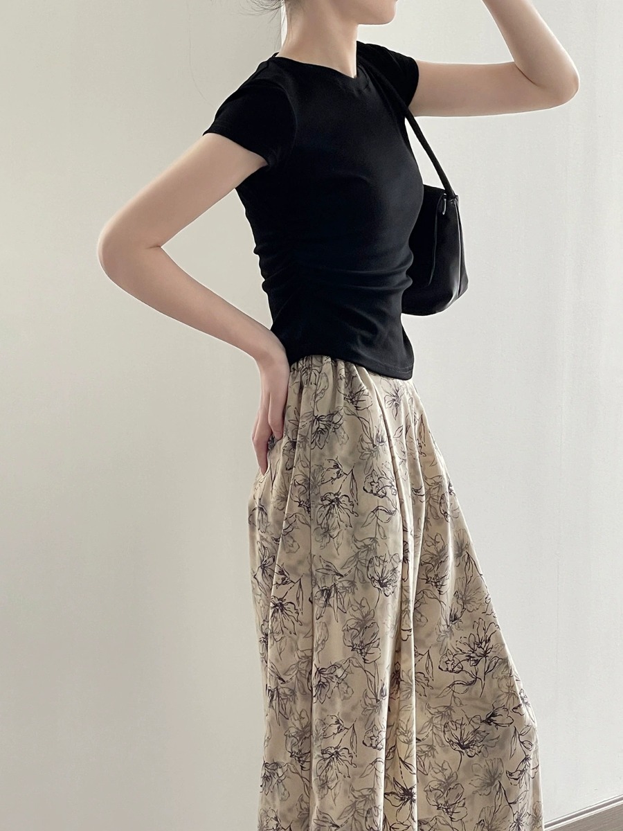 Hadya Round Neck Side Ruched Top-The Black Bow-