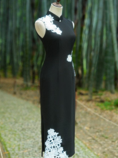 Ya Ai Floral Applique Sleeveless Cheongsam