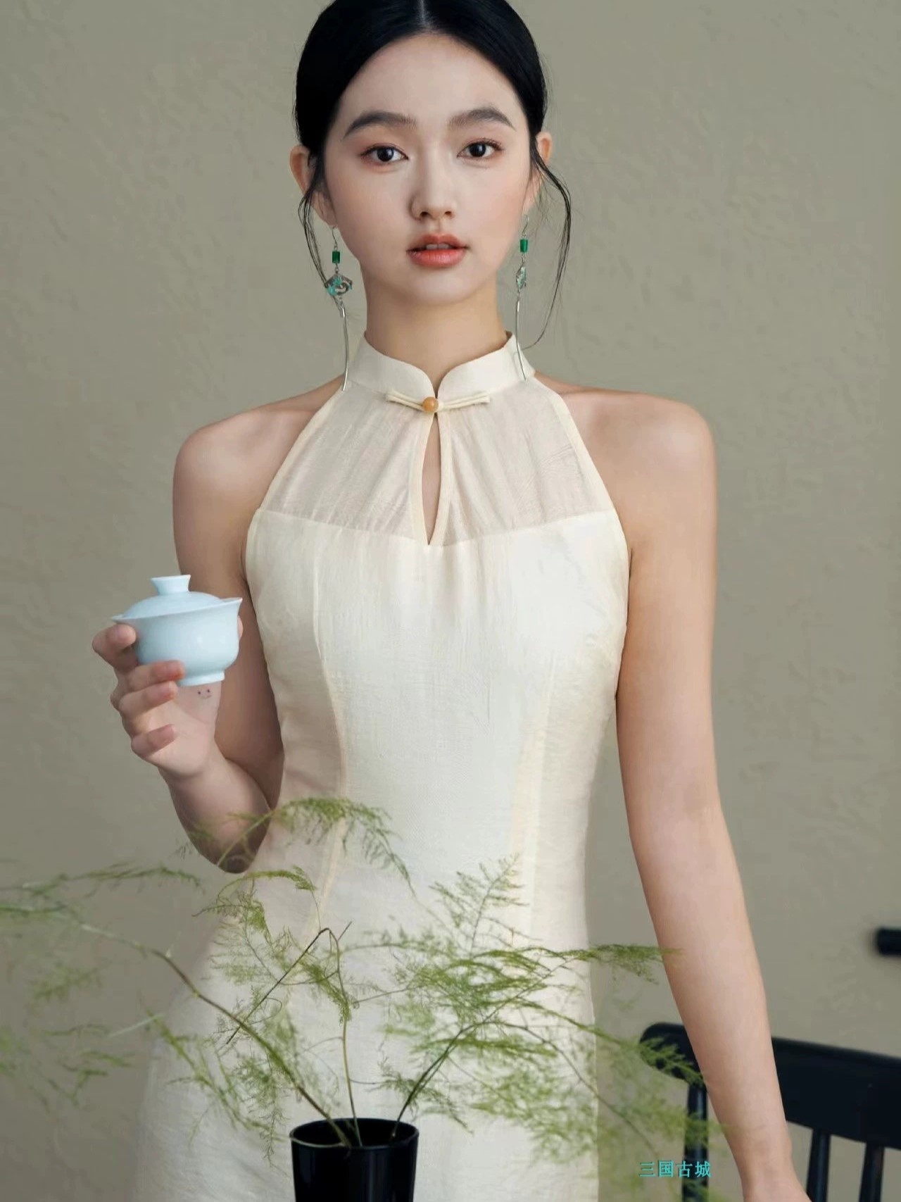 Ya Chuan Halter Neck Cheongsam-The Black Bow-