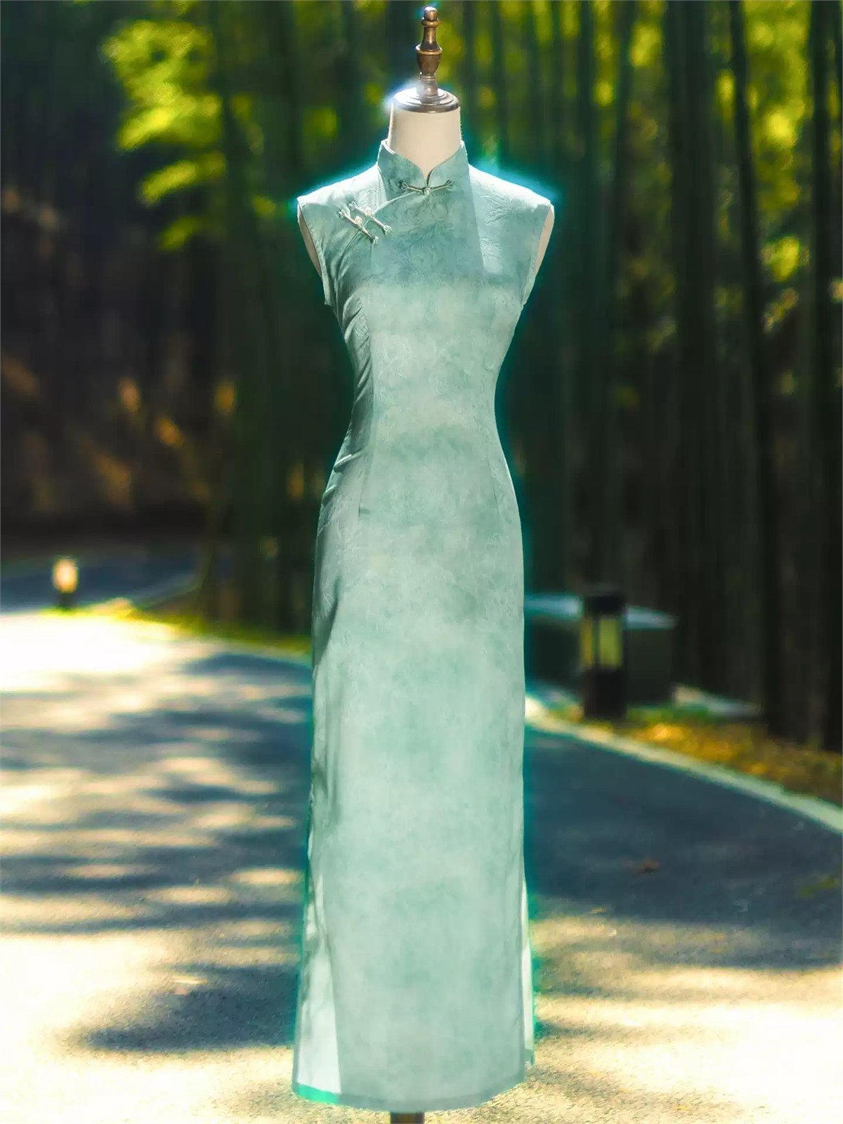 Yun Chi Jacquard Sleeveless Cheongsam