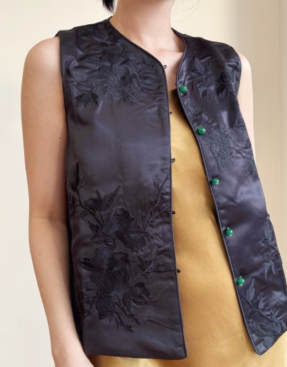 Shuang Le Oriental Vest