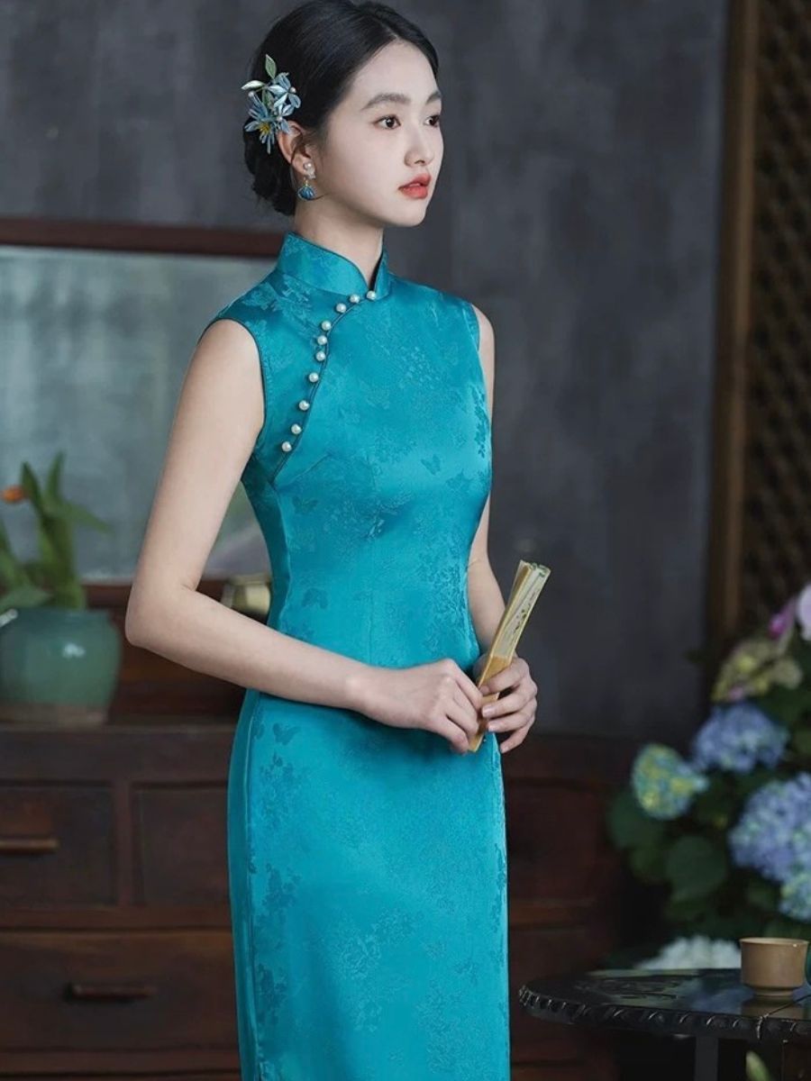 Lu Hu Sleeveless Cheongsam