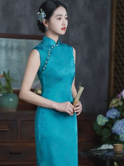 Lu Hu Sleeveless Cheongsam
