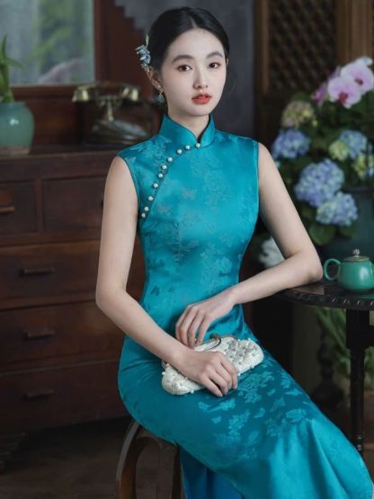 Lu Hu Sleeveless Cheongsam