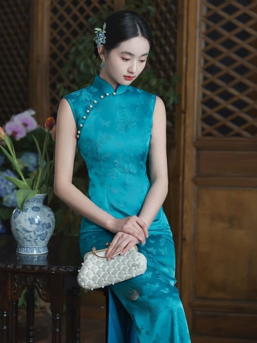 Lu Hu Sleeveless Cheongsam