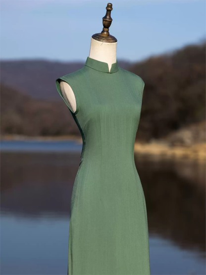 Yun Cheng Sleeveless Cheongsam