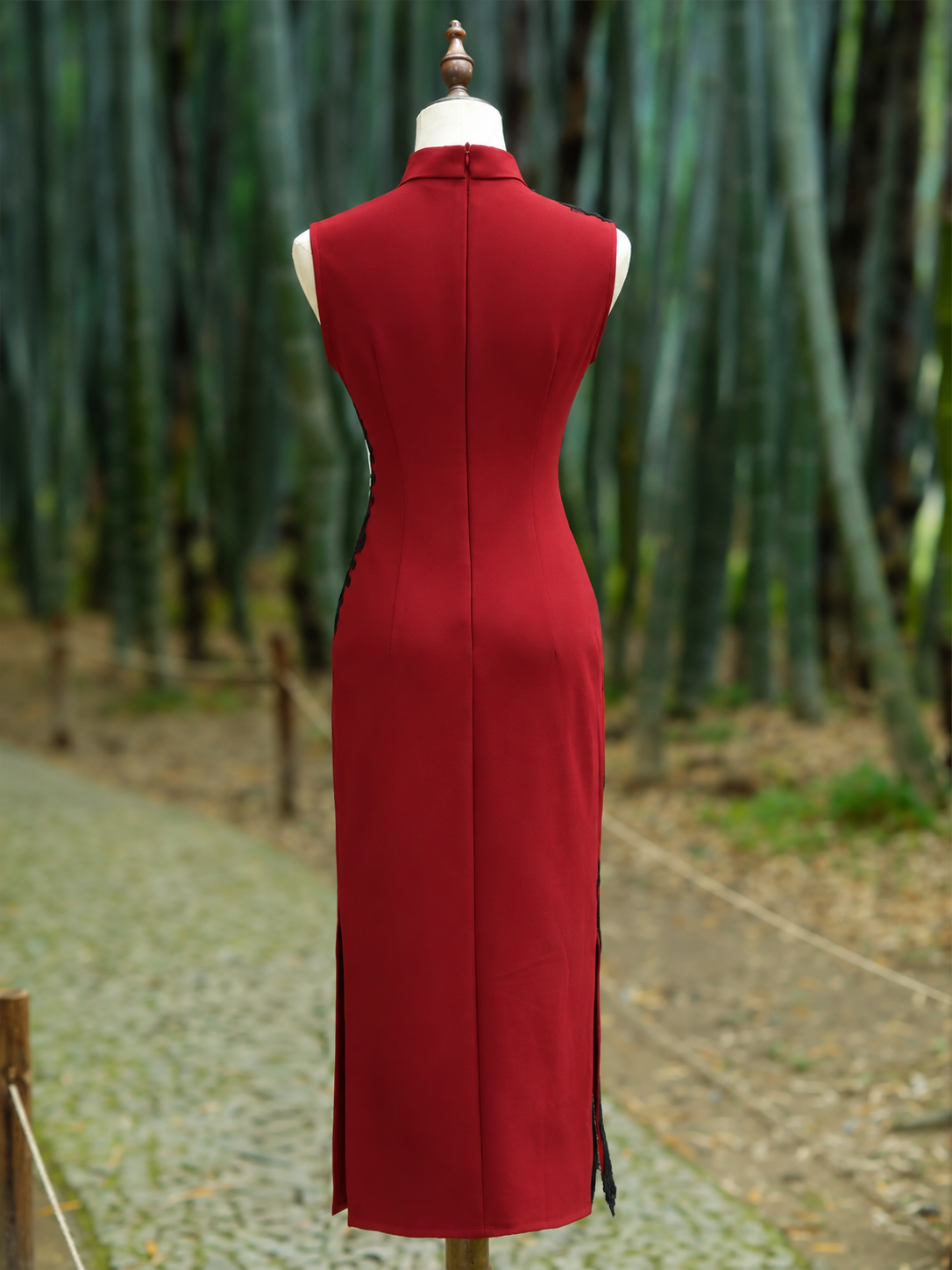 Ya Ai Floral Applique Sleeveless Cheongsam