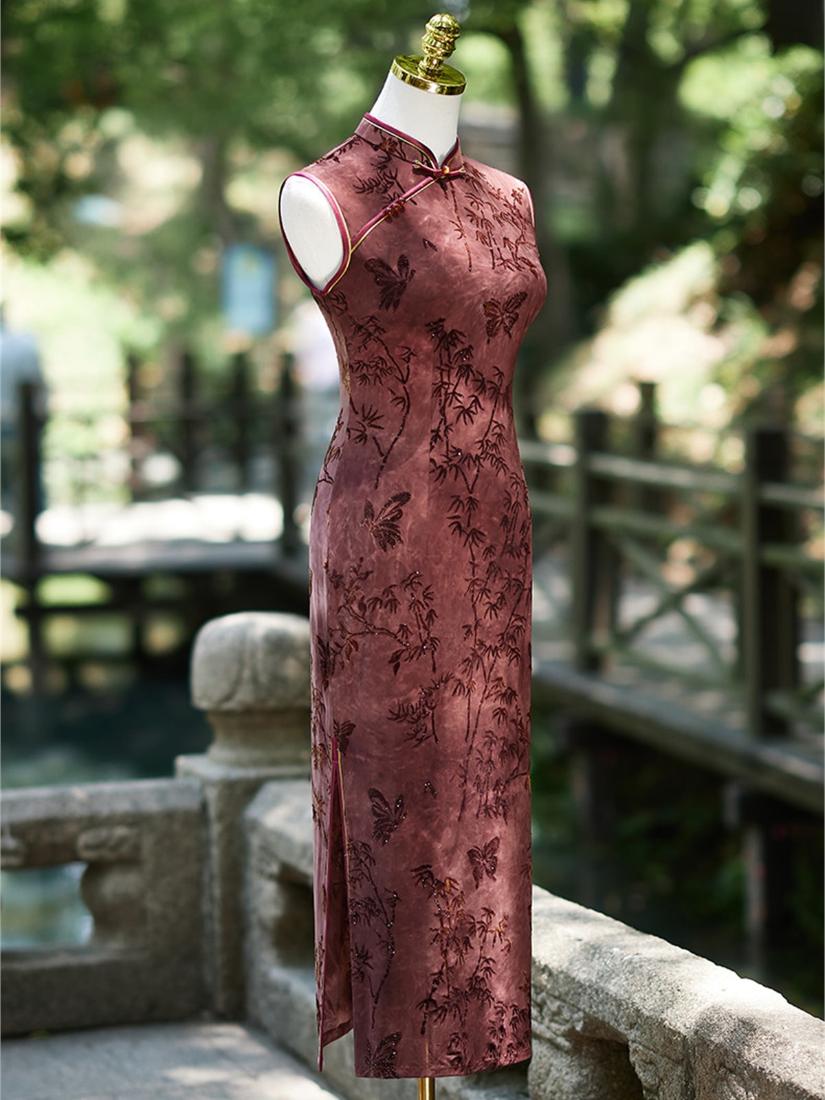 Yun Bang Botanical Flocked Sleeveless Cheongsam