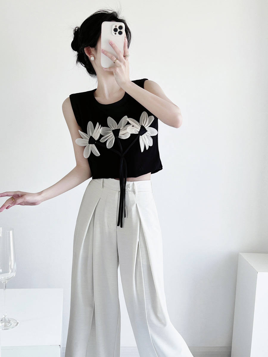Grace 3D Flower Sleeveless Top-The Black Bow-