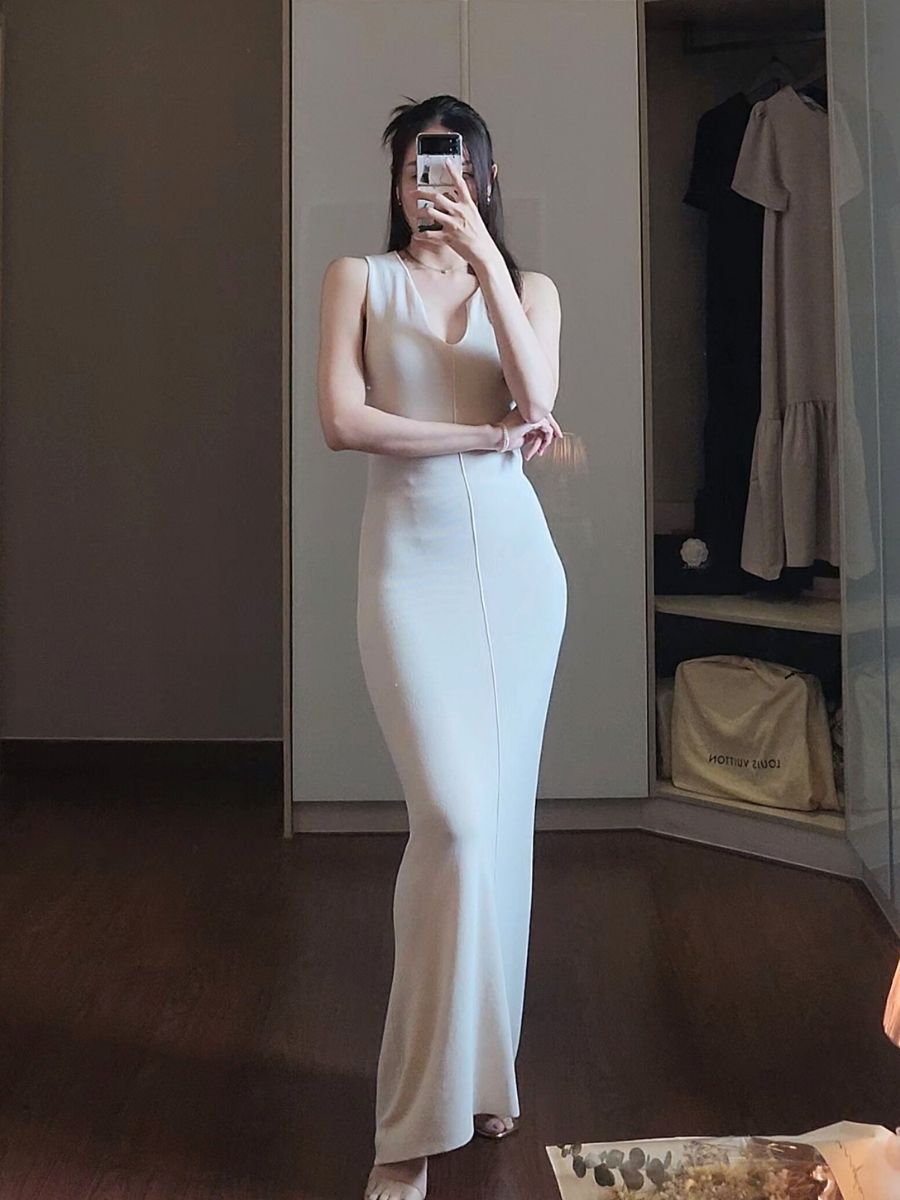 Gaspard V-Neck Maxi Dress (Discounted-Free Size)-The Black Bow-