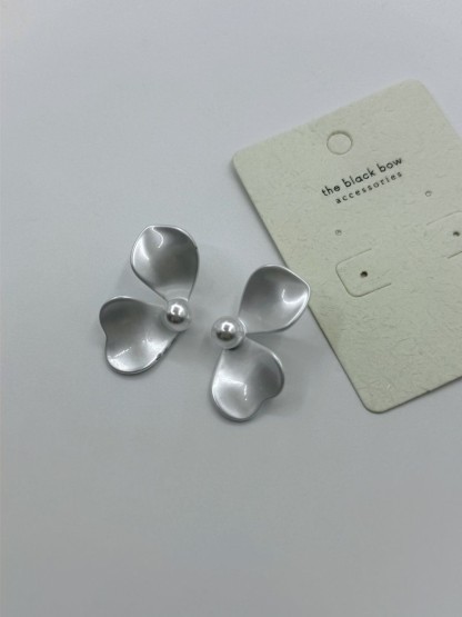 Sang-Hee Petal Ear Studs (Rejected)-The Black Bow-