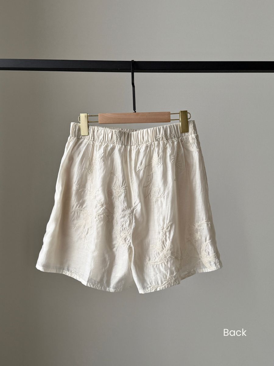 Cang Heng Graceful Embroidered Shorts (Discounted-XL Size)-The Black Bow-