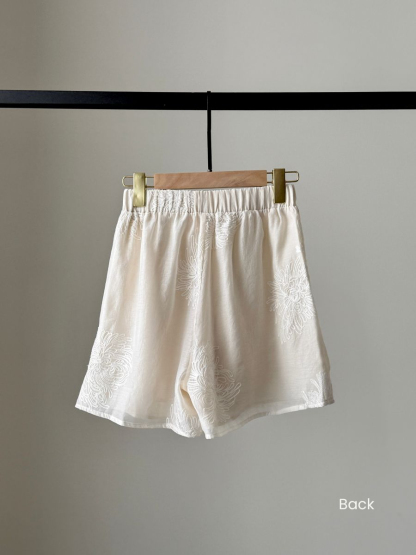 Ding Hua Graceful Embroided Shorts (Discounted-M Size)-The Black Bow-