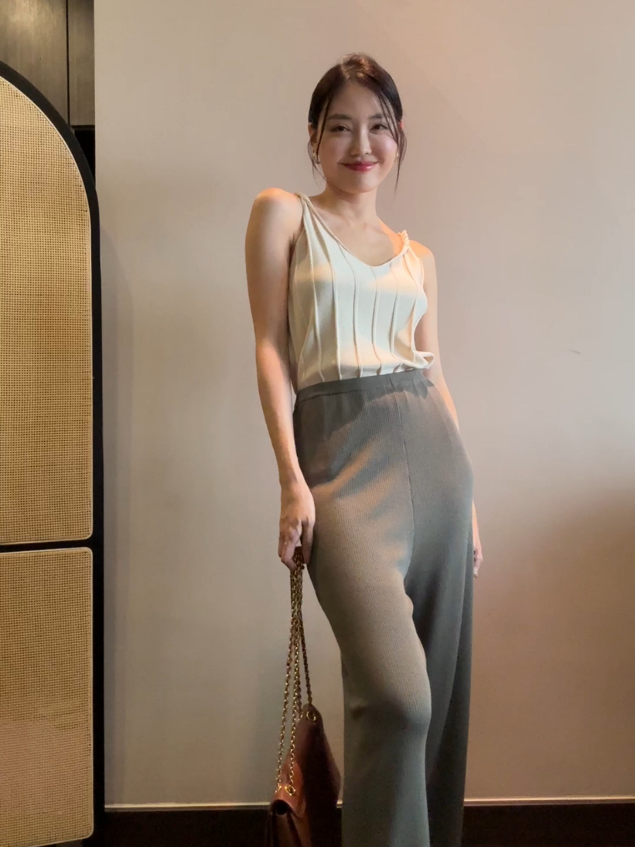 Emmett Twist Knot V-Neck Knit Top