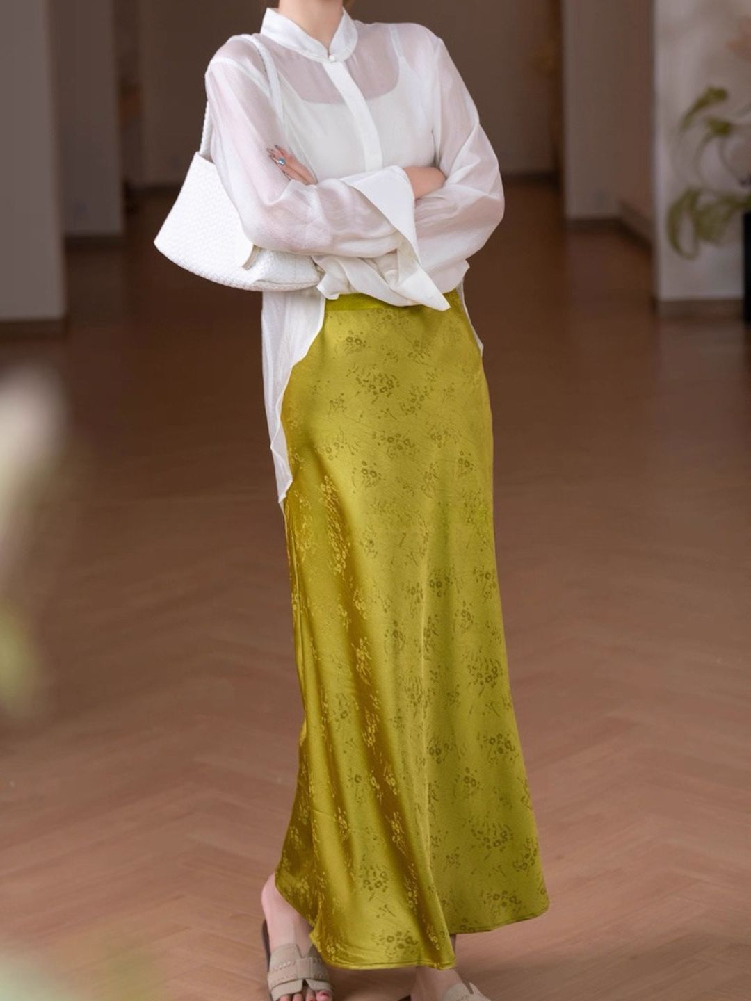 Ling Da Floral Embossed Satin Skirt