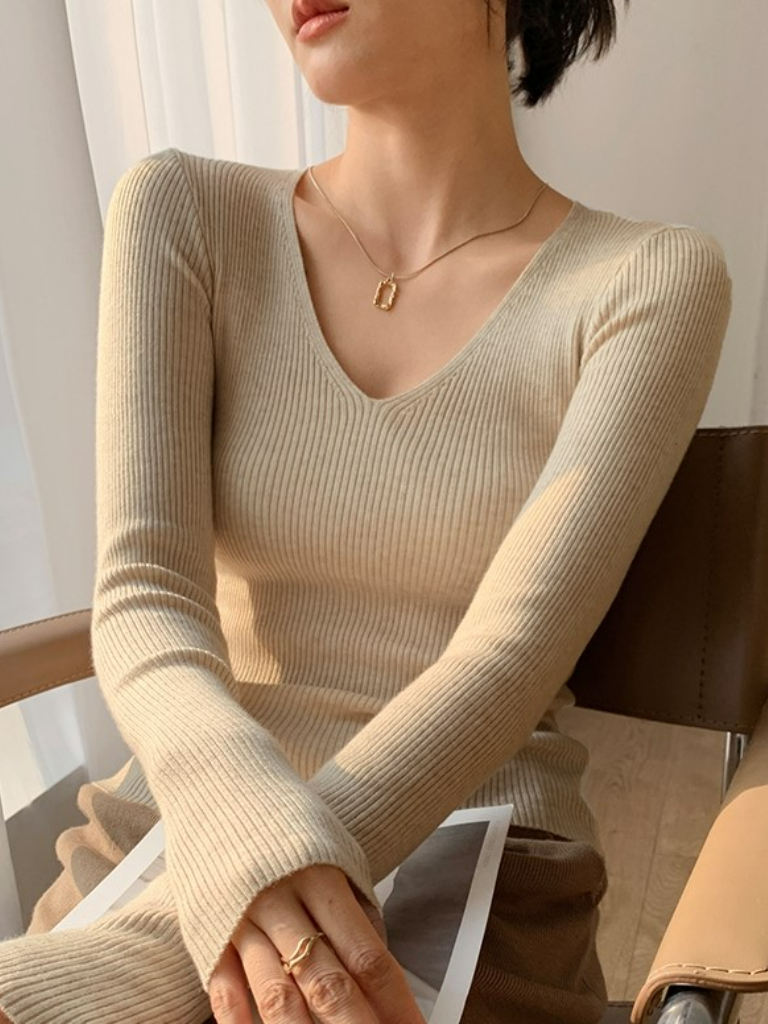 Kamea V-Neck Long Sleeve Knit Top (Discounted-L Size)-The Black Bow-