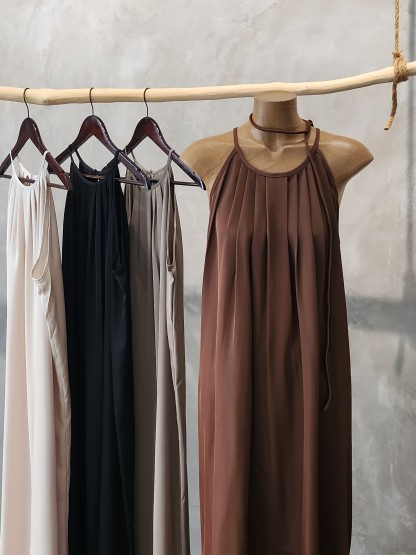 Gervaise Halter Neck Pleated Maxi Dress (Discounted-Free Size)-The Black Bow-