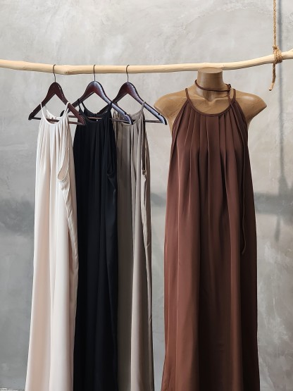 Gervaise Halter Neck Pleated Maxi Dress (Discounted-Free Size)-The Black Bow-