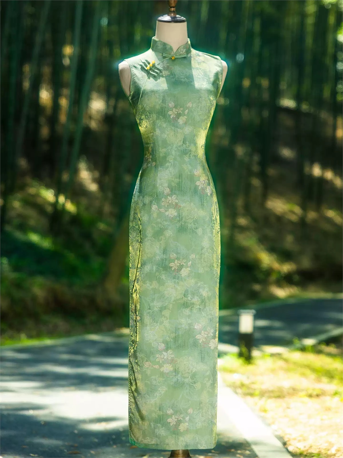 Yun Chu Floral Jacquard Sleeveless Cheongsam