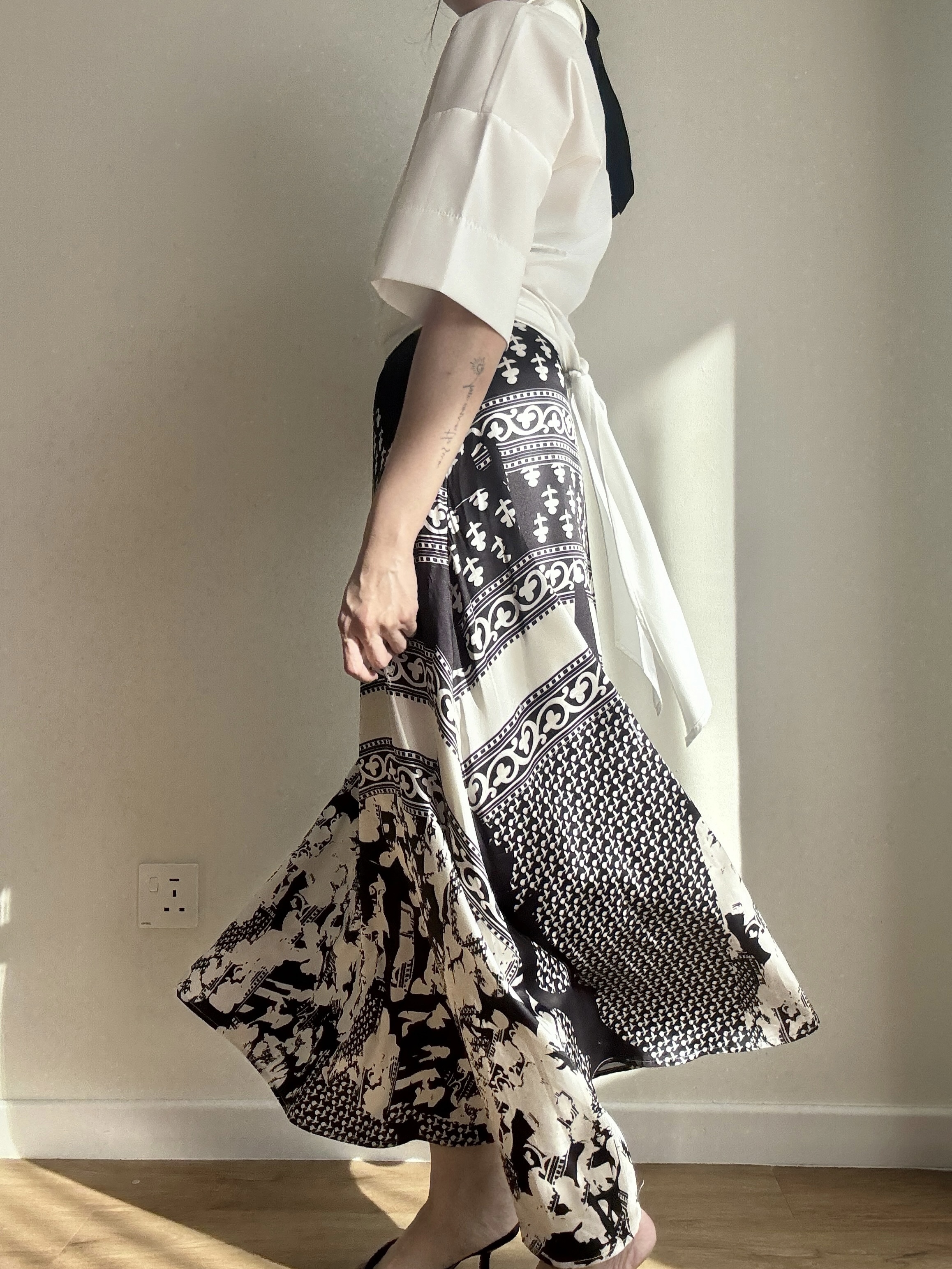 Videl Graphic Printing Skirt