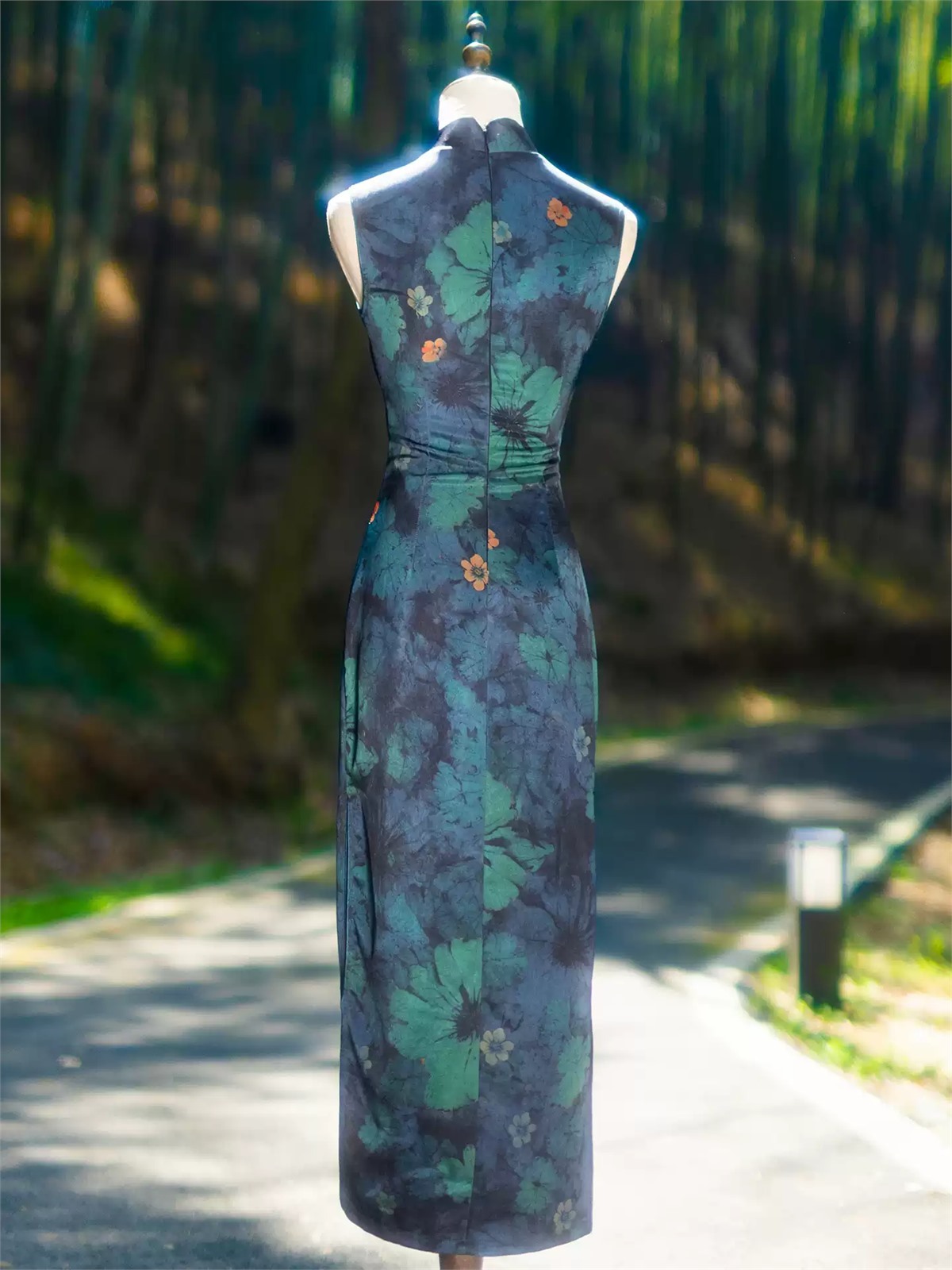 Ya Bian Botanical Print Sleeveless Cheongsam