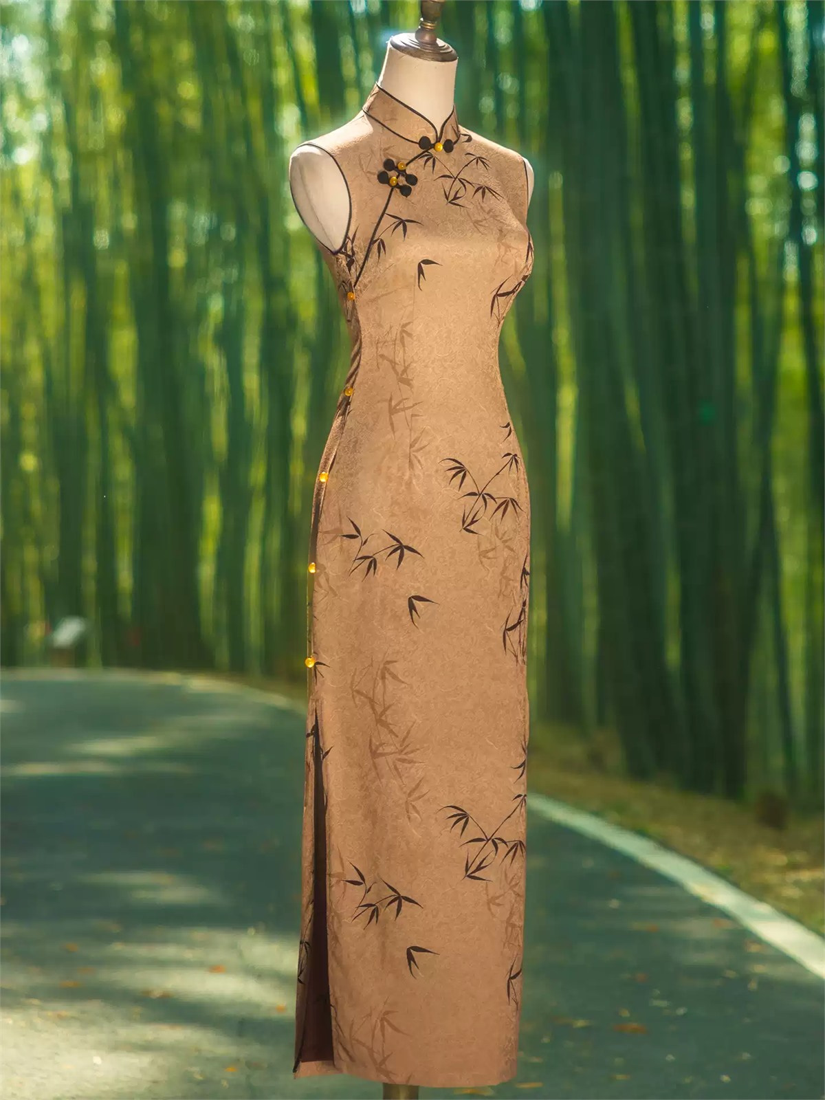 Ya Cha Bamboo Embroidered Sleeveless Cheongsam