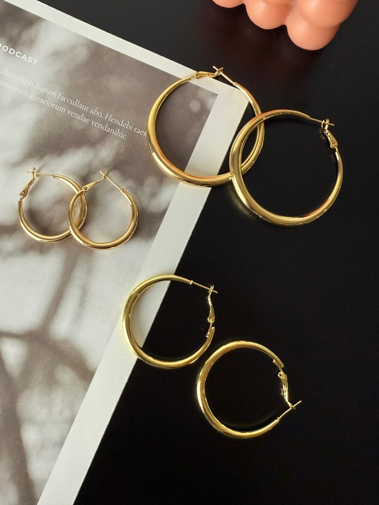 Zoya Shiny Hoop Earrings