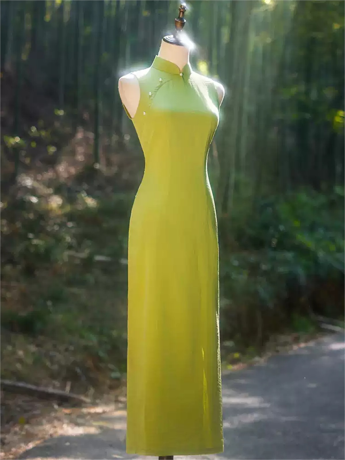 Yun Bei Sleeveless Cheongsam