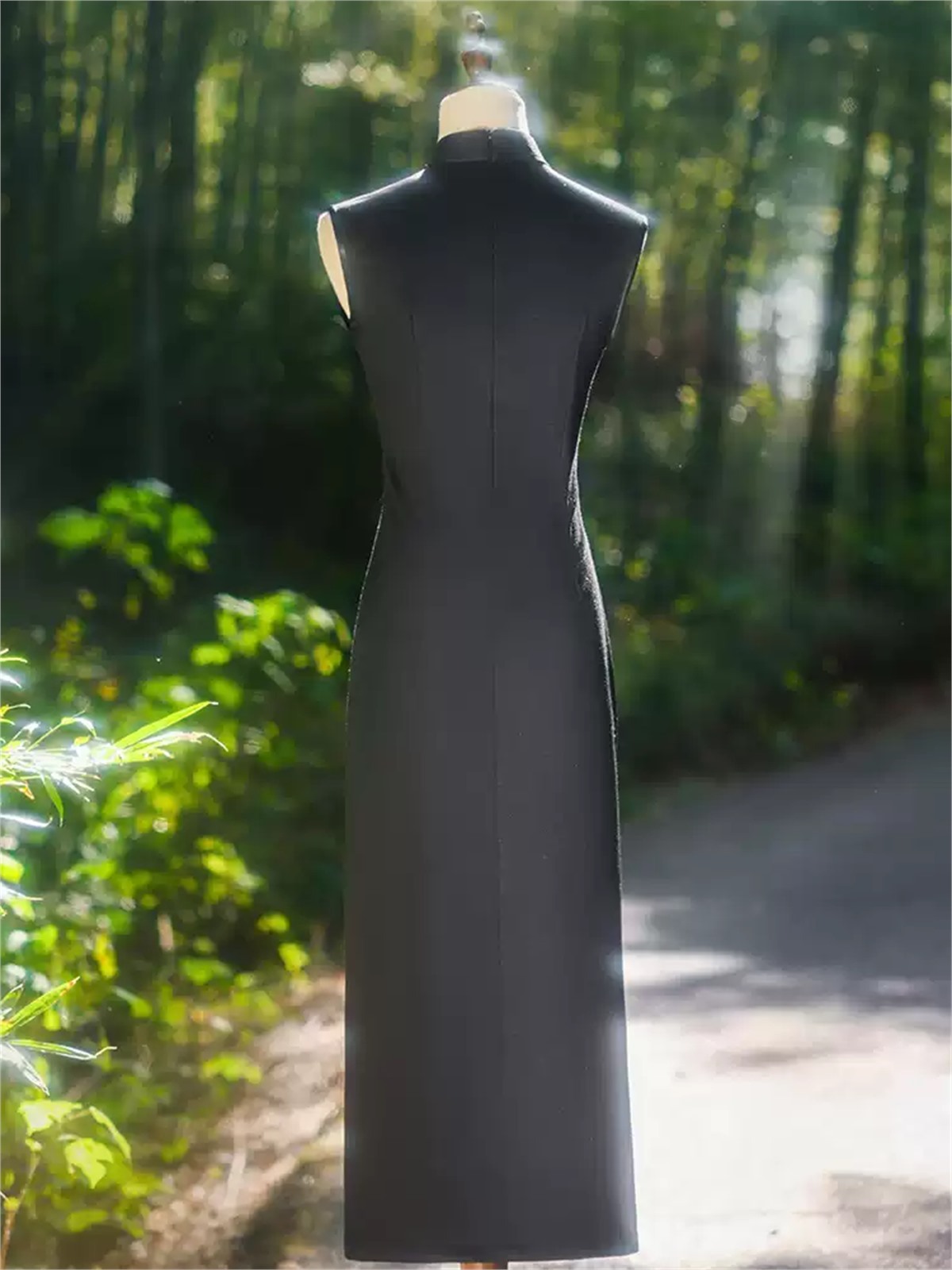 Ya Bei Bamboo Embroidered Sleeveless Cheongsam