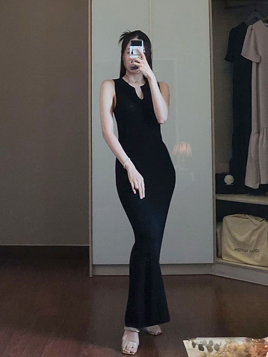 Gaspard V-Neck Maxi Dress (Discounted-Free Size)-The Black Bow-