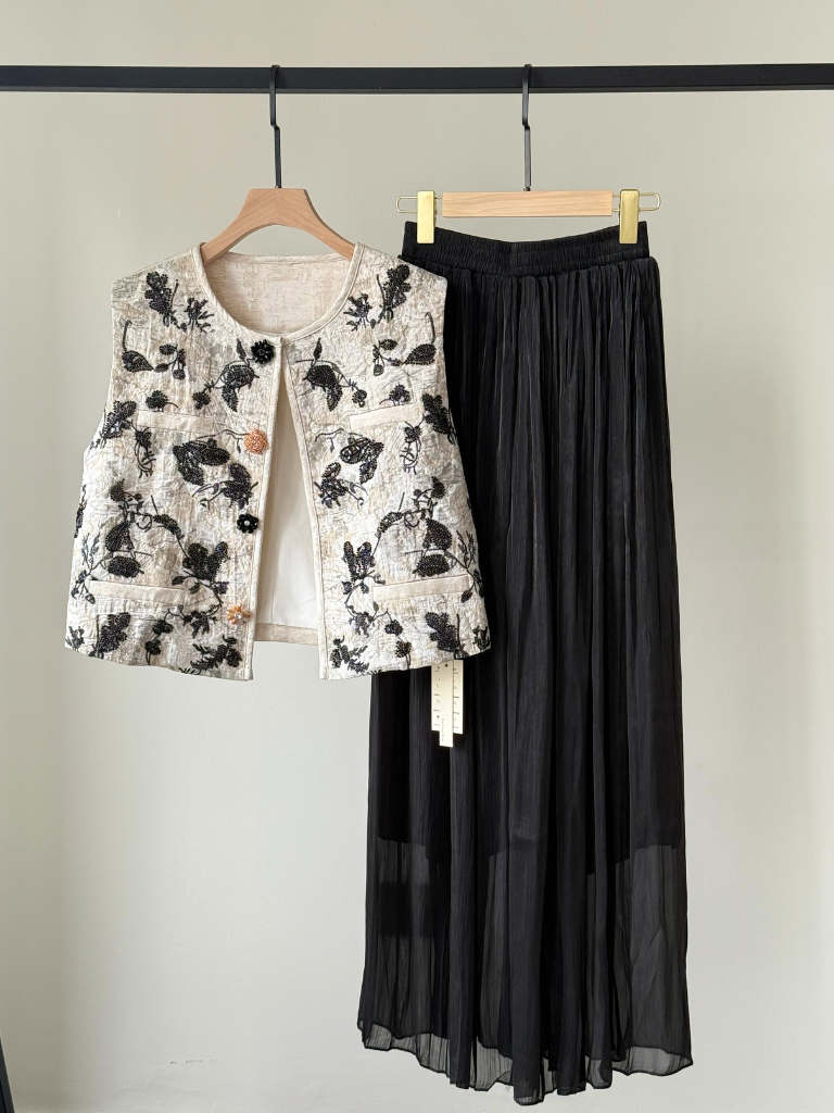 Hei Er Beaded Oriental Vest with Shoulder Padding-The Black Bow-