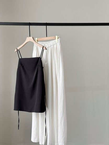 Jabre Flare Cami Top (Discounted-S size)-The Black Bow-