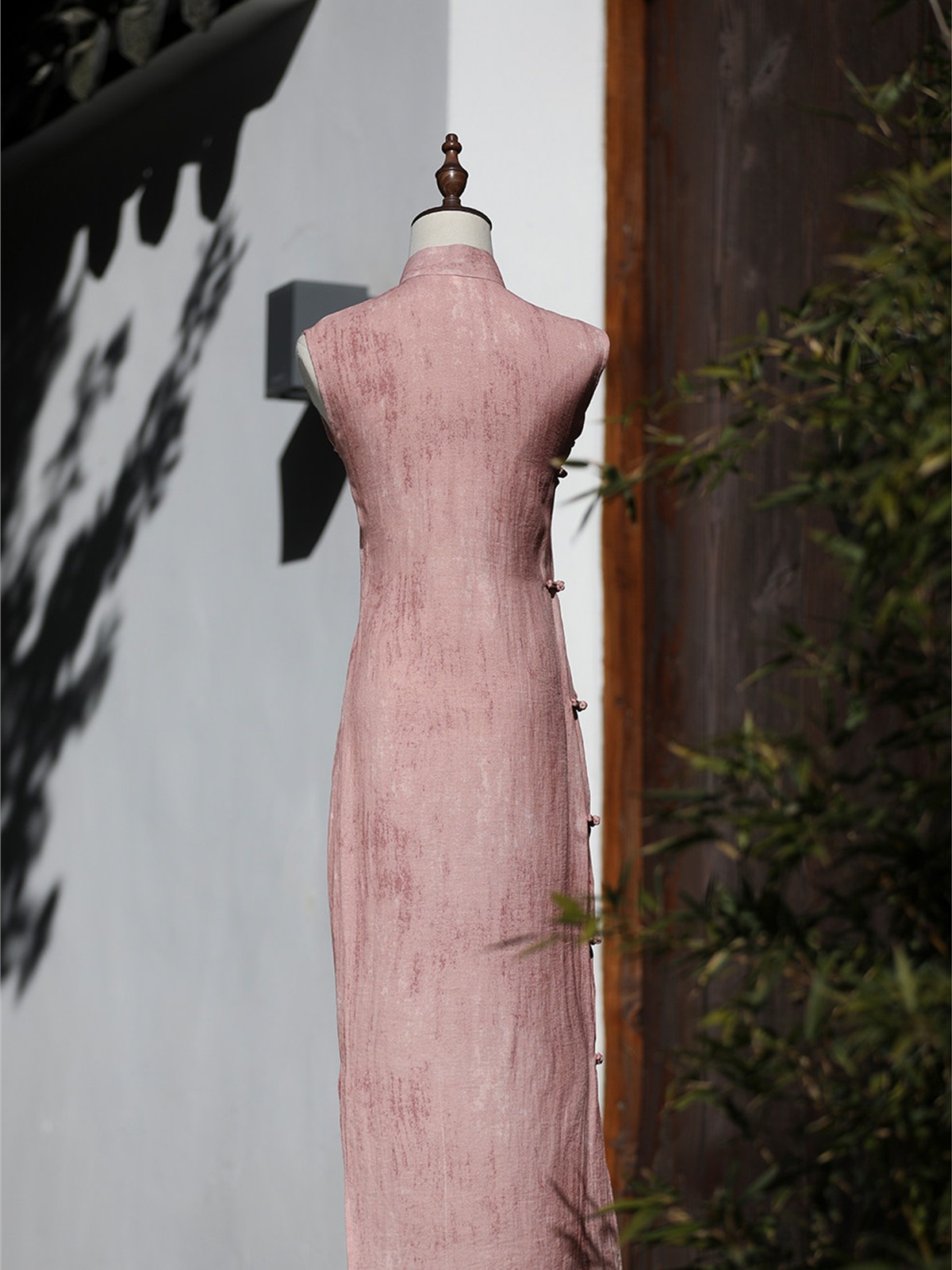 Yun Deng Textured Side Button Sleeveless Cheongsam