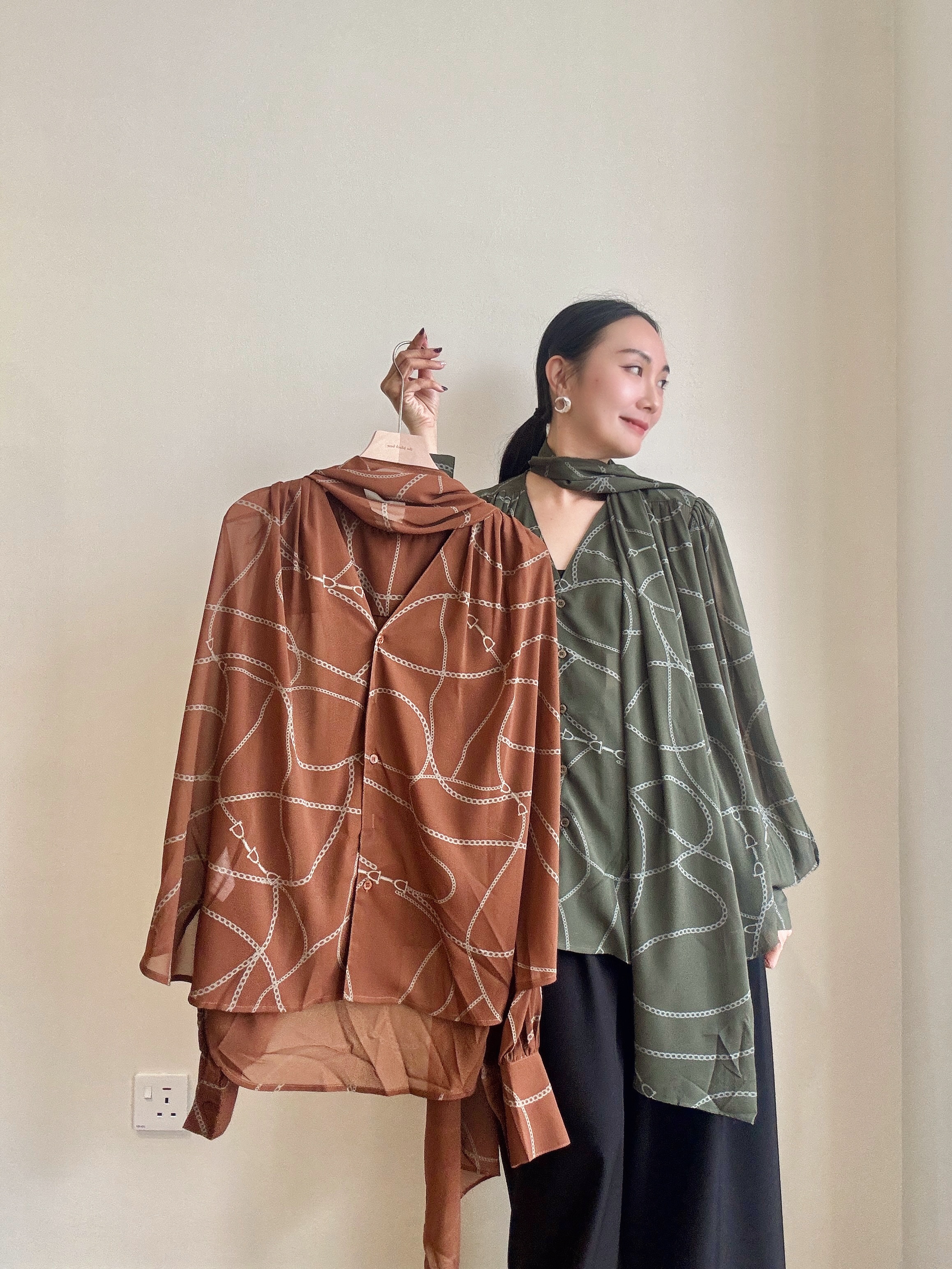 Wirenth Graphic Print Long Sleeve Top