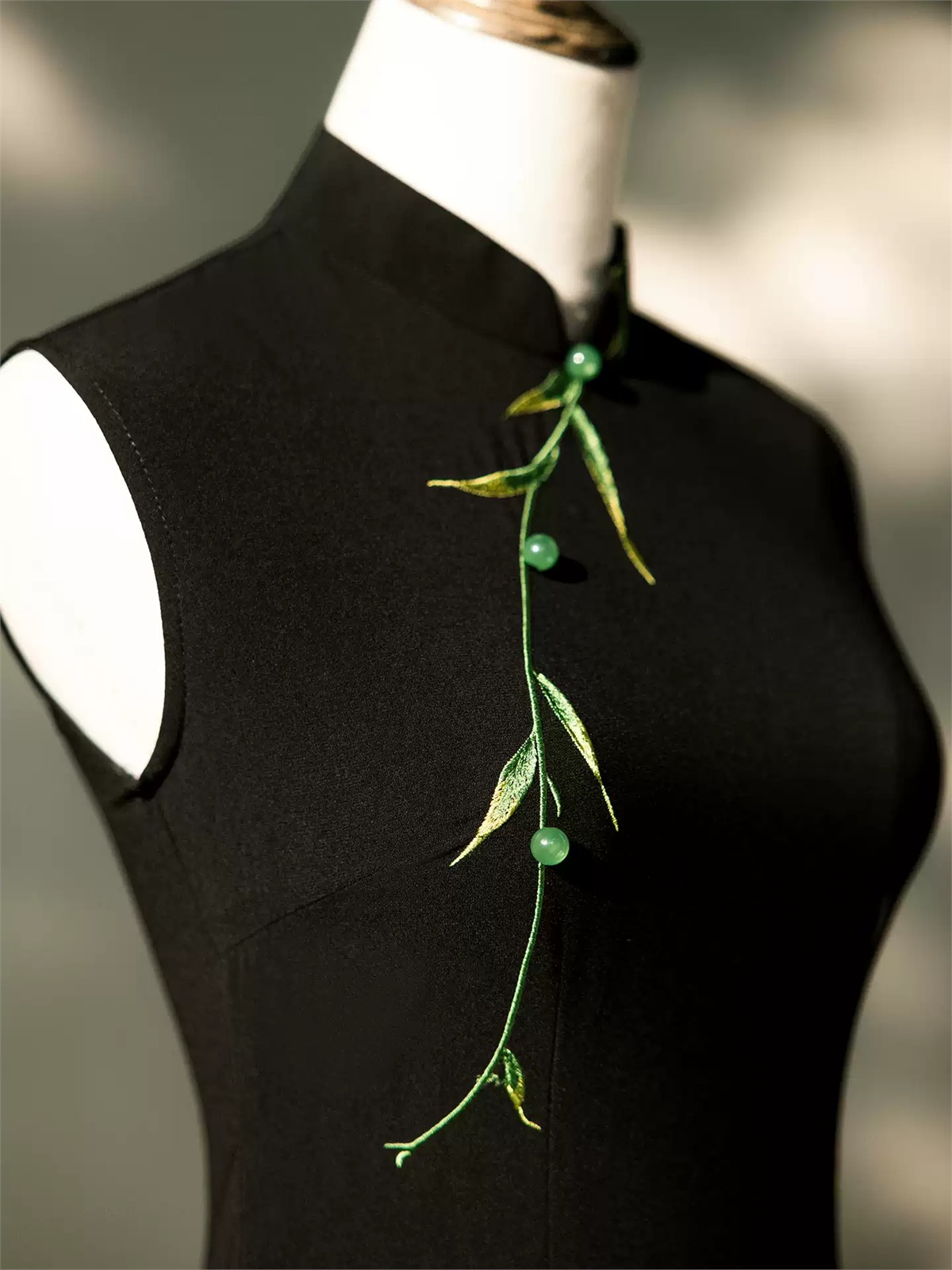 Yun Cha Floral Embroidered Sleeveless Knit Cheongsam