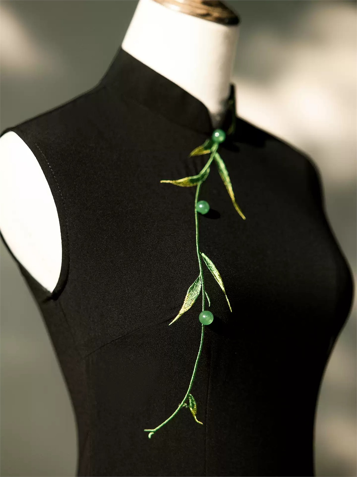 Yun Cha Floral Embroidered Sleeveless Knit Cheongsam