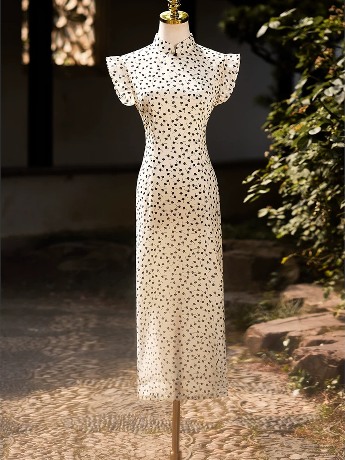 Yun Bu Ditsy Floral Flutter Sleeve Cheongsam