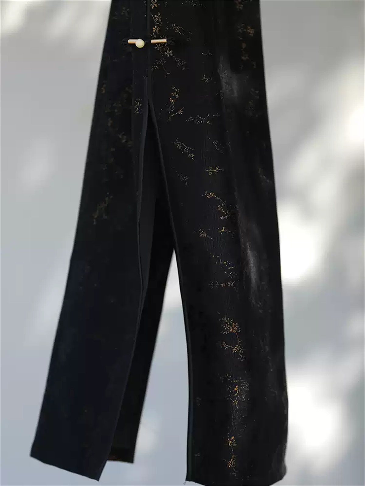 Yun Bao Cap Sleeve Lacey Cheongsam