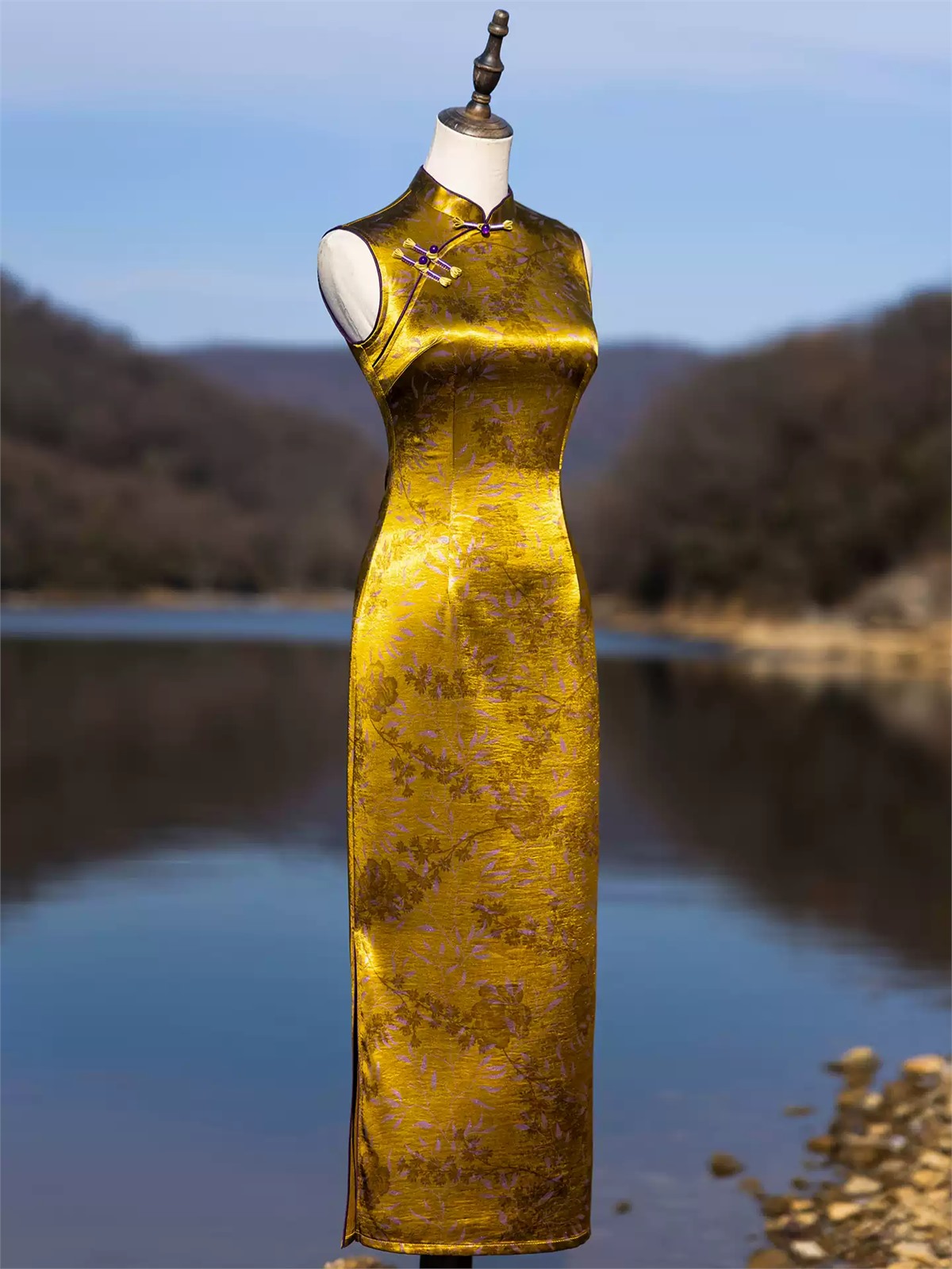 Yun Cang Floral Jacquard Sleeveless Cheongsam
