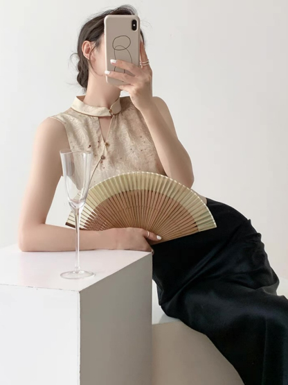 Xin Xin Sleeveles Oriental Top
